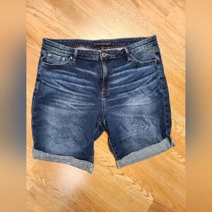 Women's Tommy Hilfiger Flex Cuffed Bermuda Shorts, Size 14